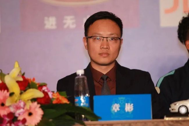 扒开粉嫩的小缝伸舌头58集